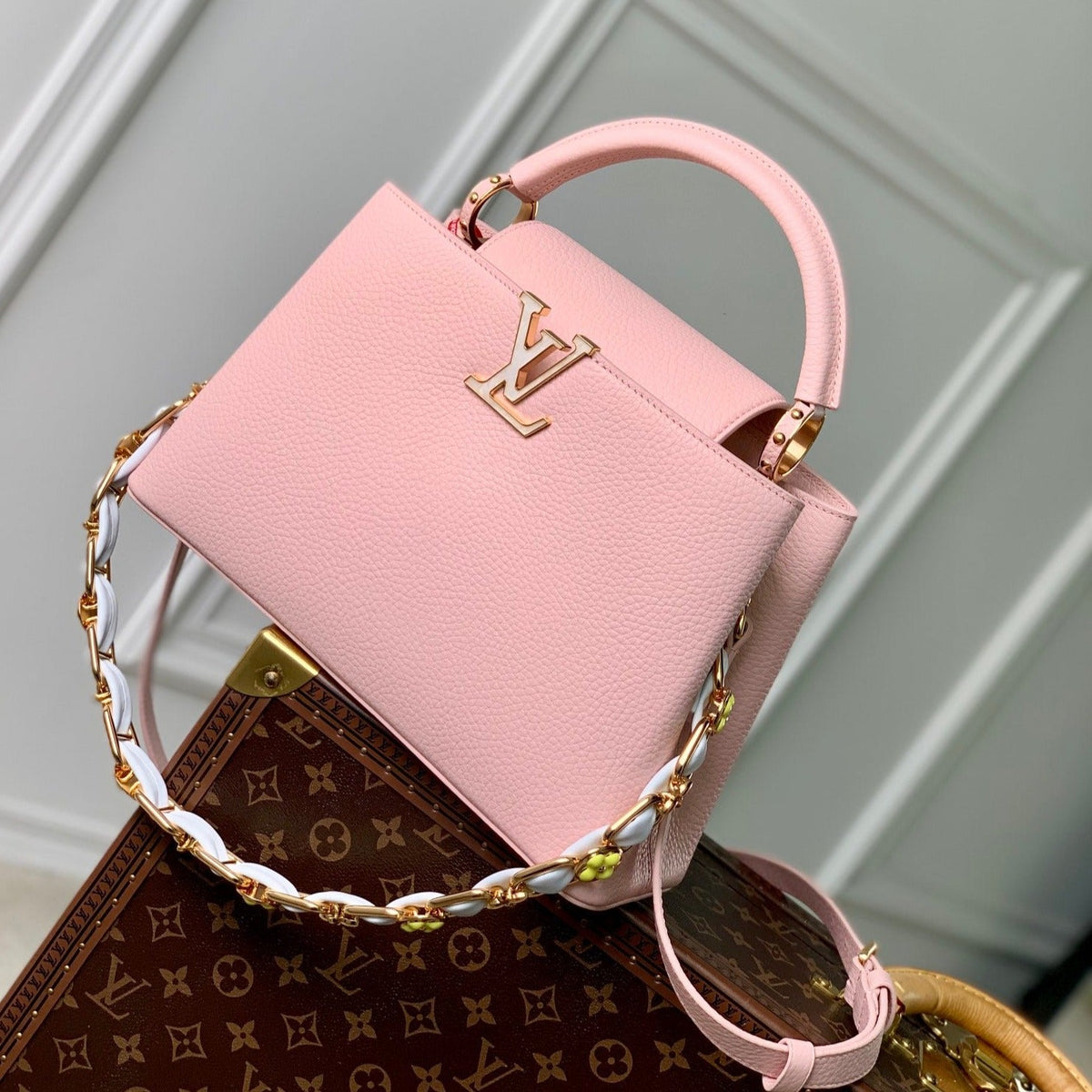 capucines mm 31.5 pink taurillon leather mop gold hardware