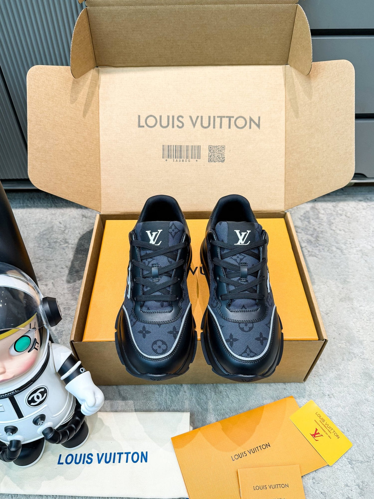 LV 26ss Classic Sneaker Black Monogram Mesh Calfskin 625423