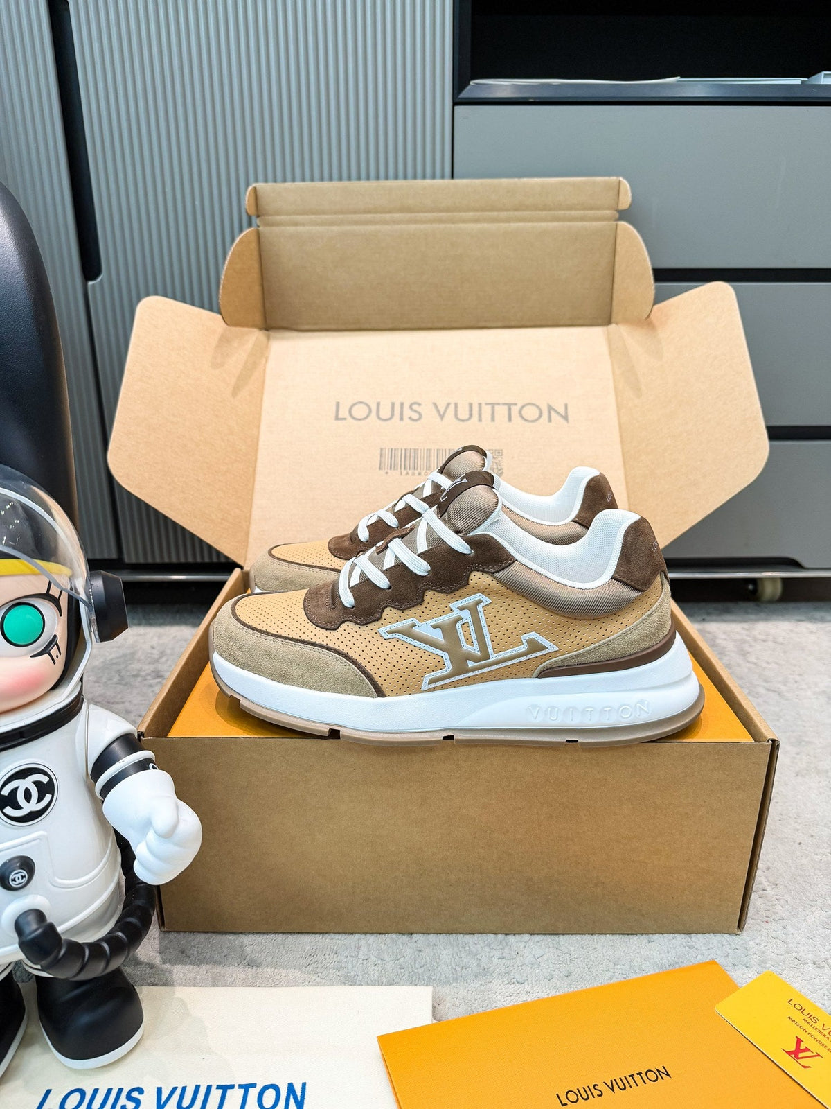 LV 26ss Classic Sneaker Brown Beige Mesh Suede 625424