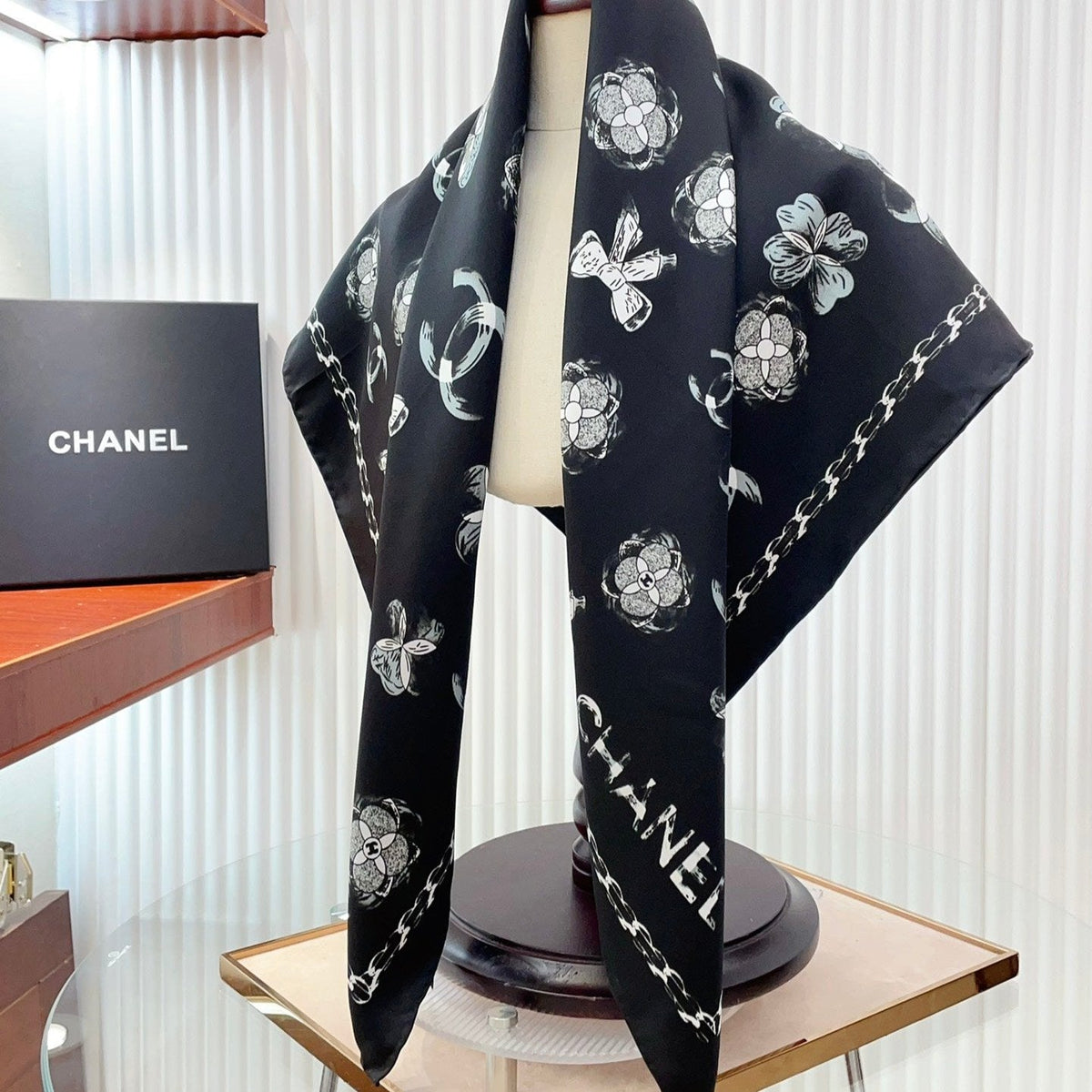 CC Square Scarf 90 CM In Black Mix White Silk Twill 301845