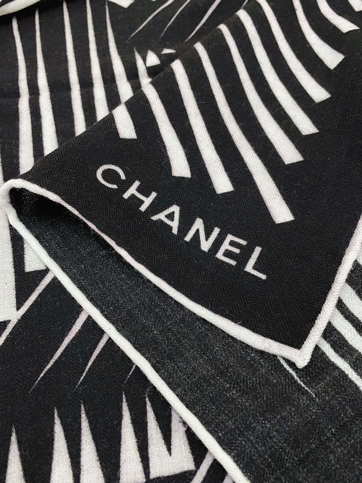 CC Square Scarf 140 CM In Black White Cashmere Mix Silk 382617