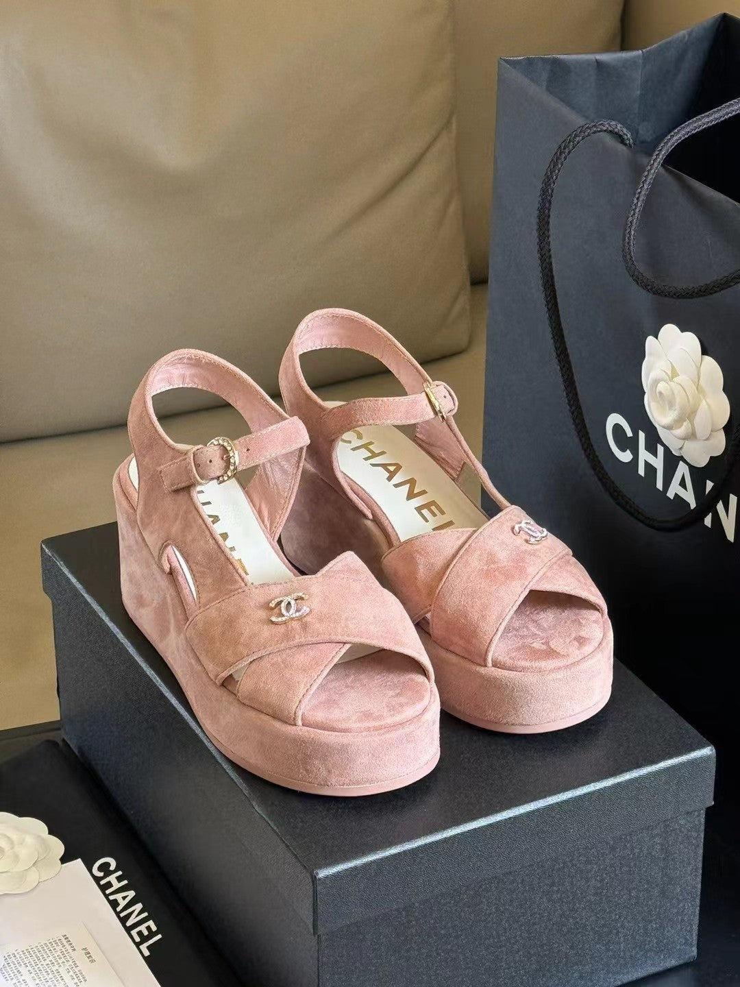 CC CLASSIC WEDGE SANDALS IN LIGHT PINK LAMBSKIN SUEDE