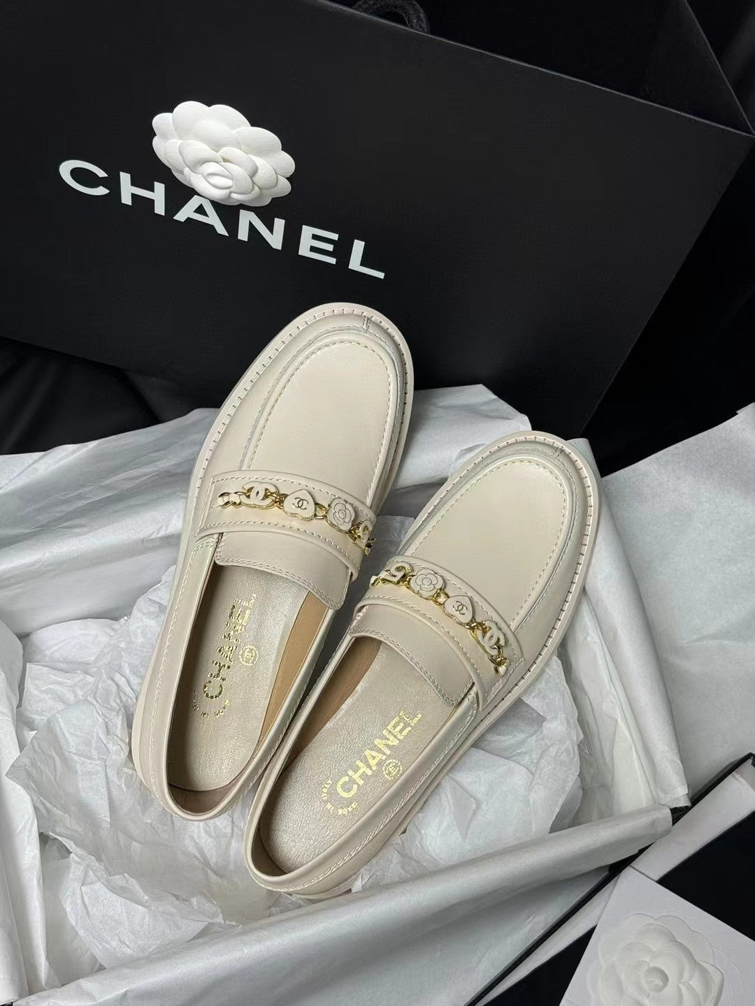CC LOAFERS WHITE QUILTED CALFSKIN