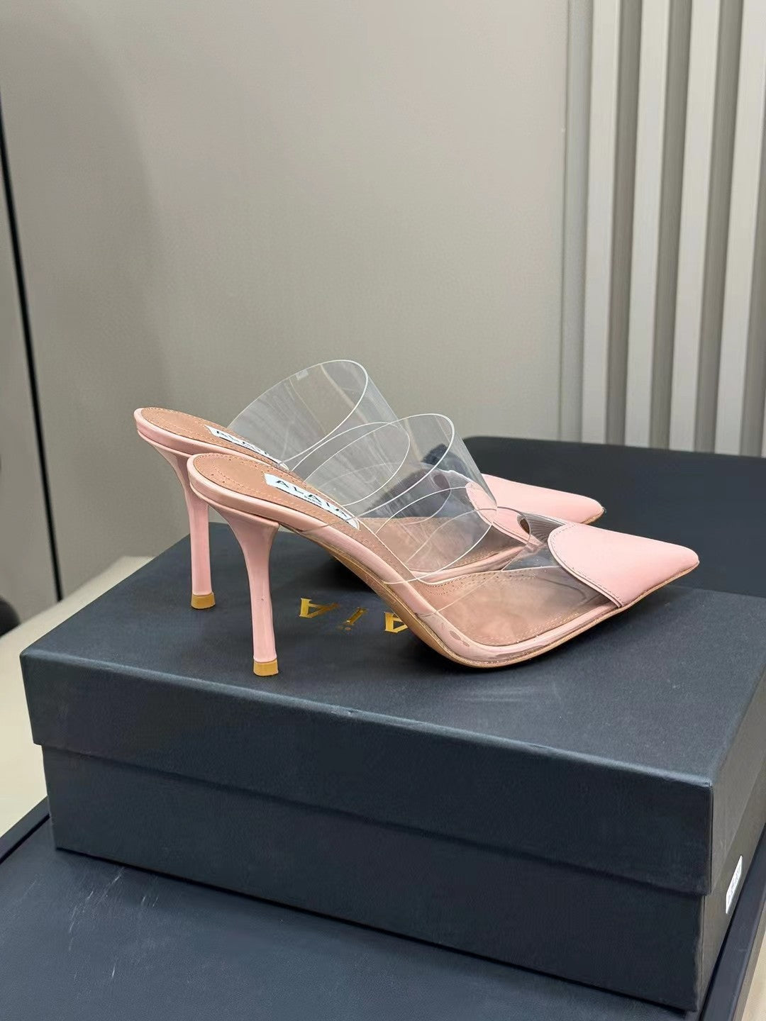 alaia mule 90 optic pink heart lambskin