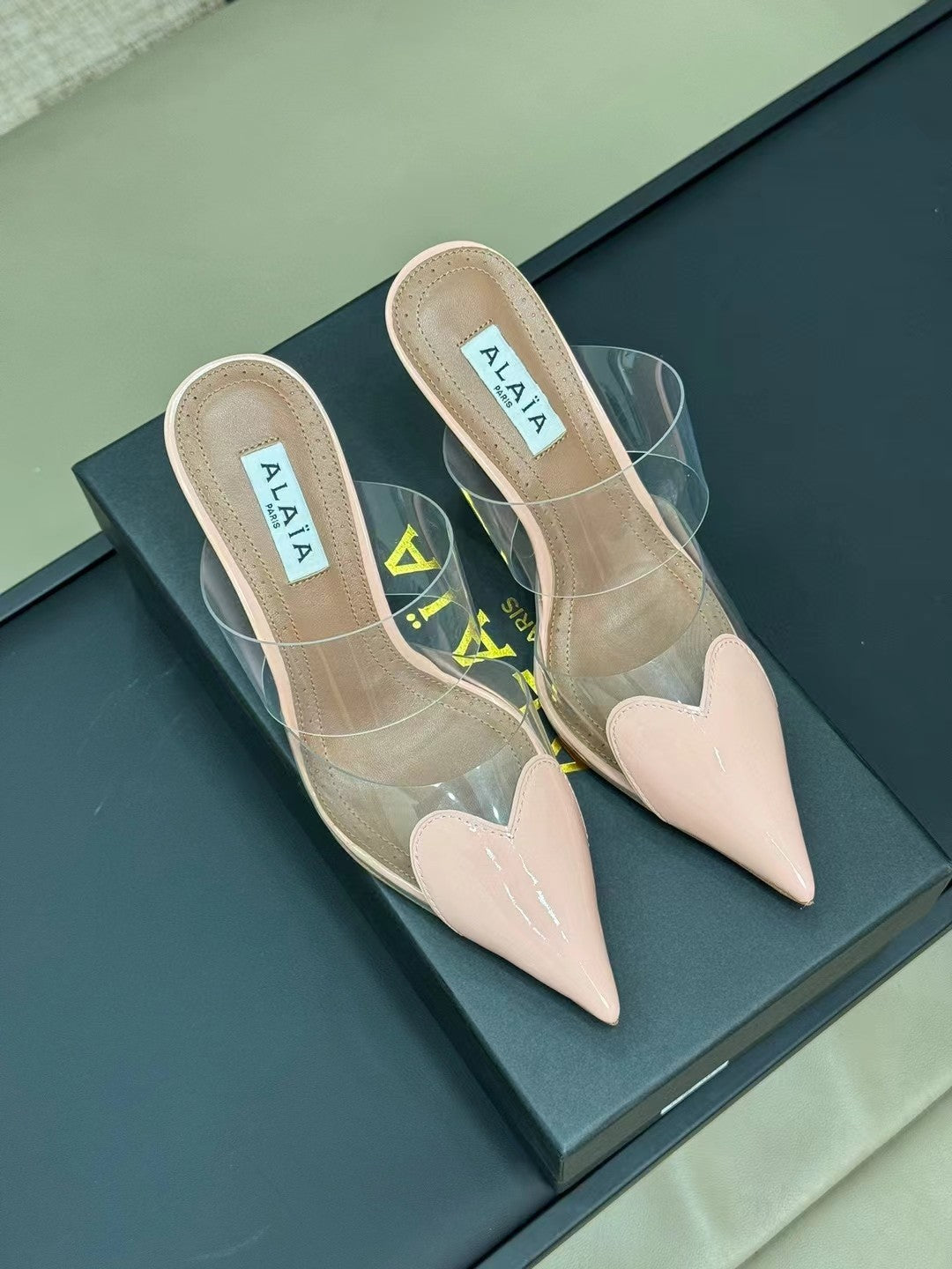 alaia mule 90 optic pink heart lambskin