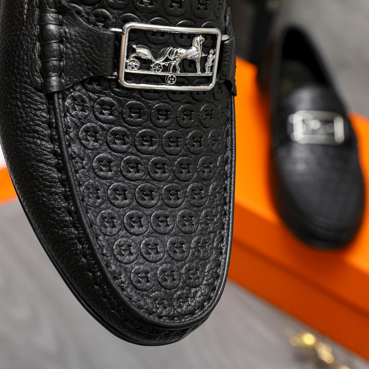 HM CIRCLE MOTIF LOAFER BLACK EMBOSSED CALFSKIN