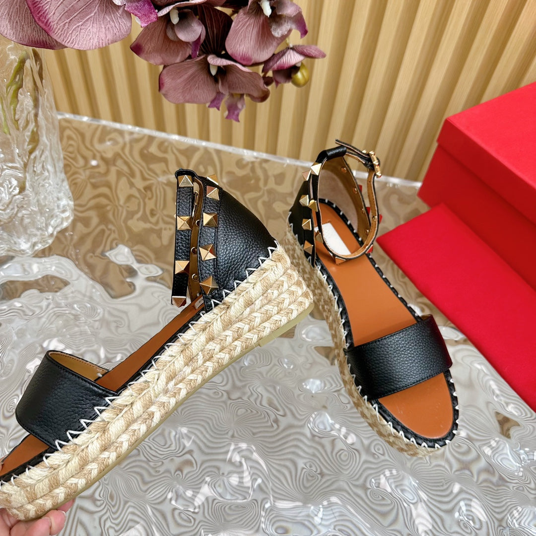 Rockstud Espadrille 45mm Black leather sandals