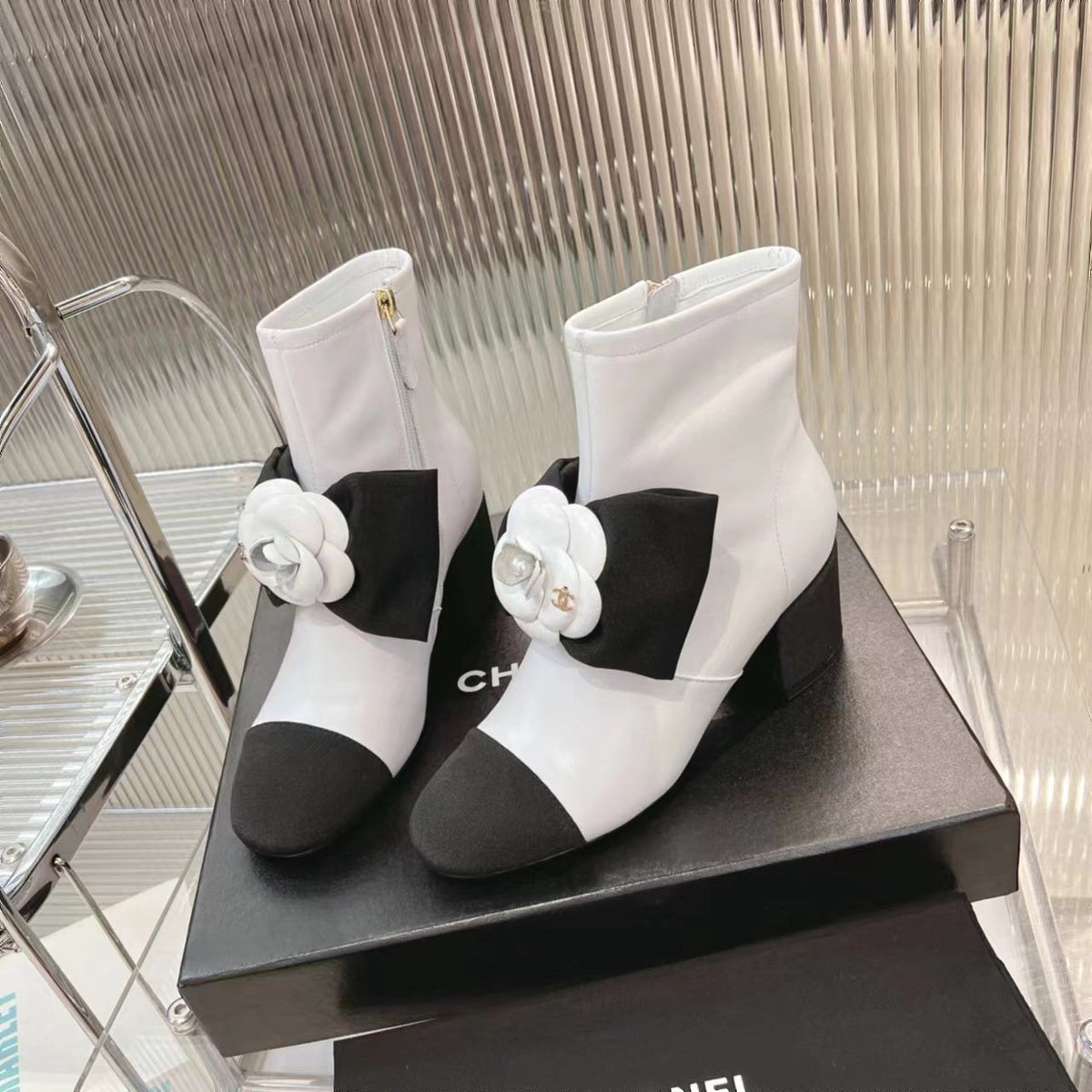 CC Short Boots 60mm White Camellia Cowhide
