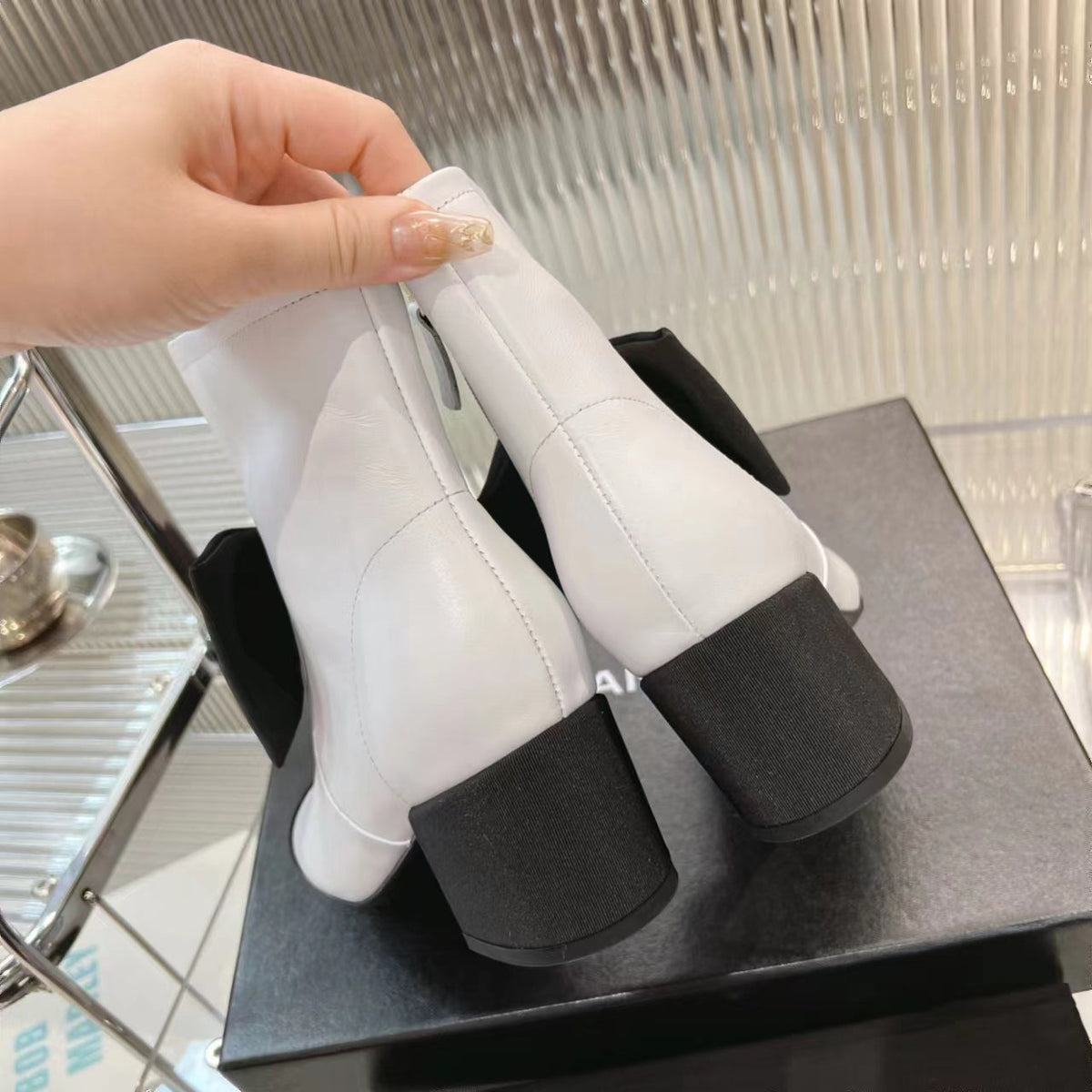 CC Short Boots 60mm White Camellia Cowhide