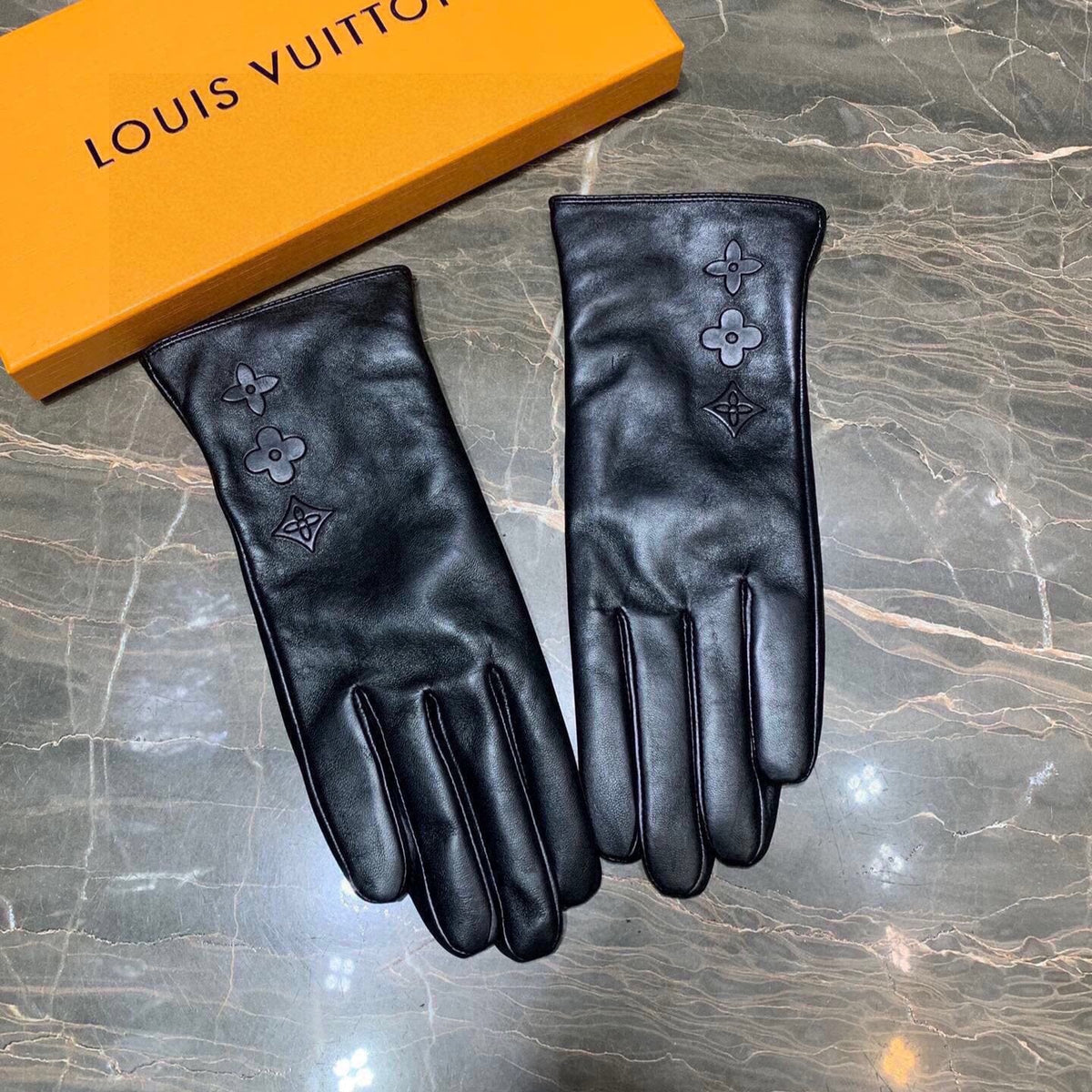 LV Gloves In Black Lambskin 465060