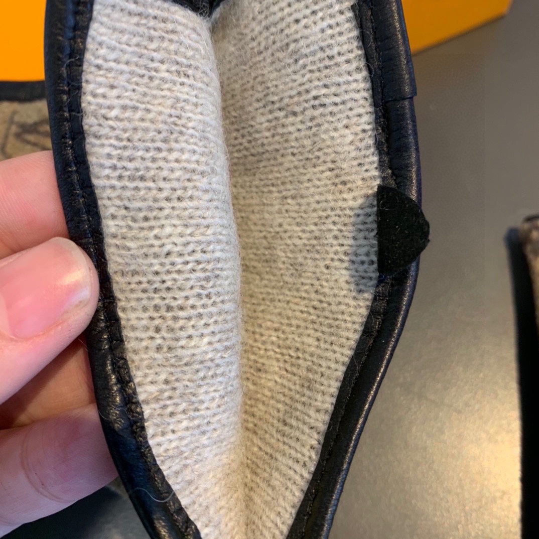 LV Gloves In Light Brown Jacquard Fabric And Lambskin 473508