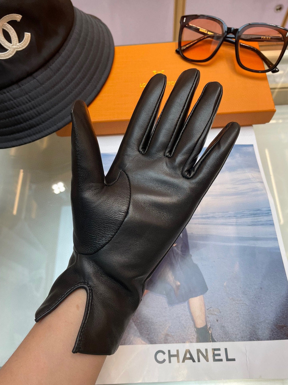 LV Gloves In Black Lambskin 476637