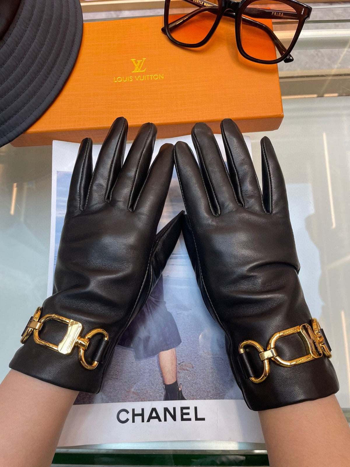 LV Gloves In Black Lambskin 476637