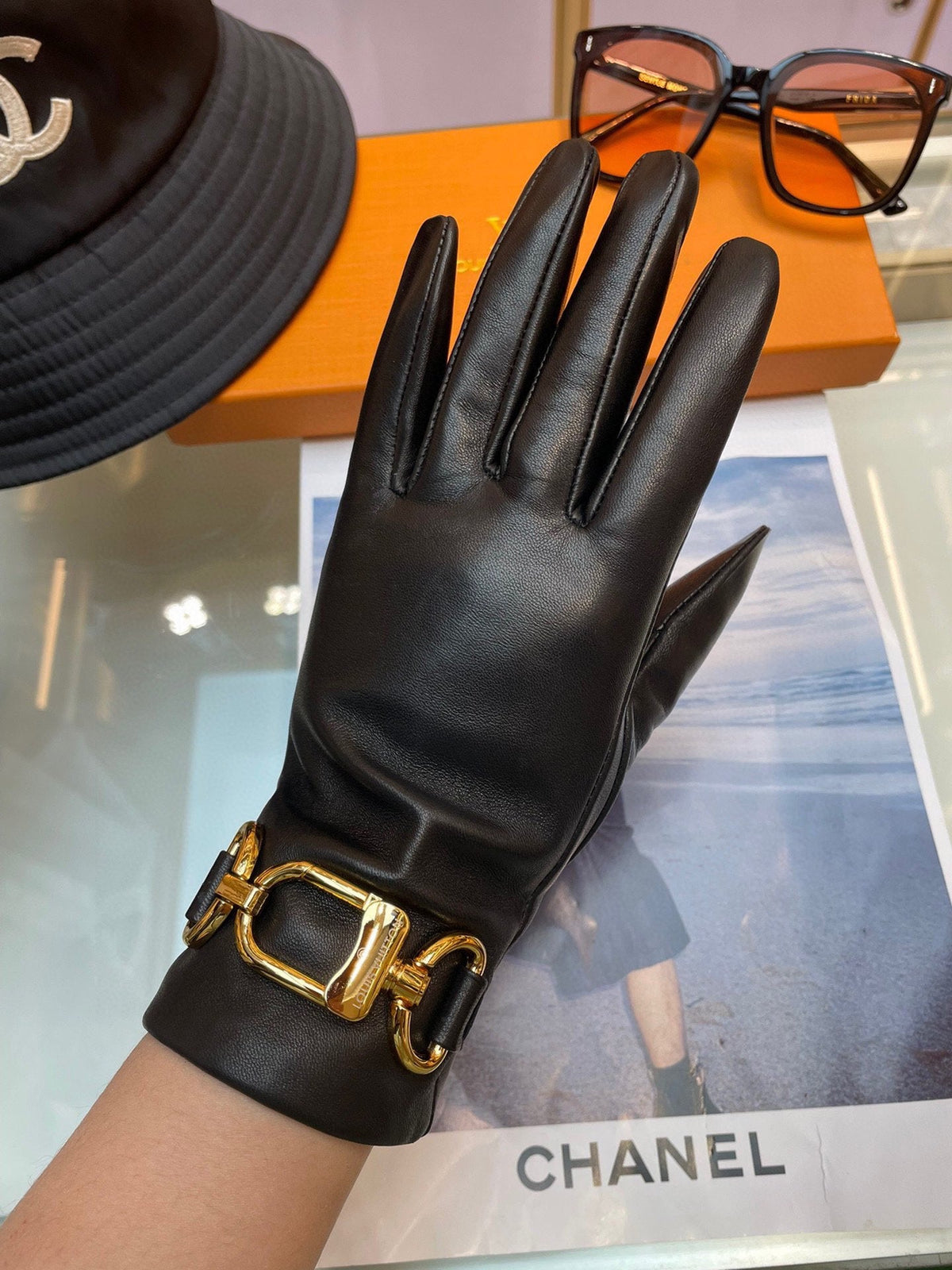 LV Gloves In Black Lambskin 476637