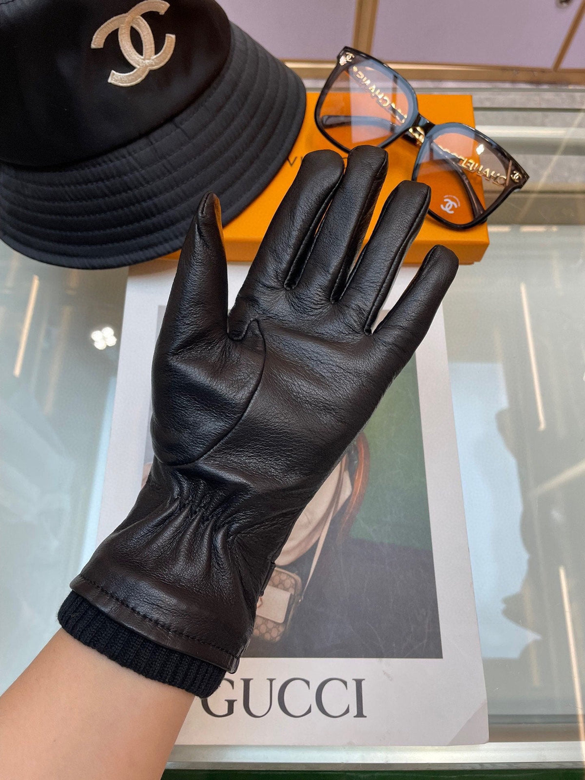 LV Gloves In Black Calfskin 476638