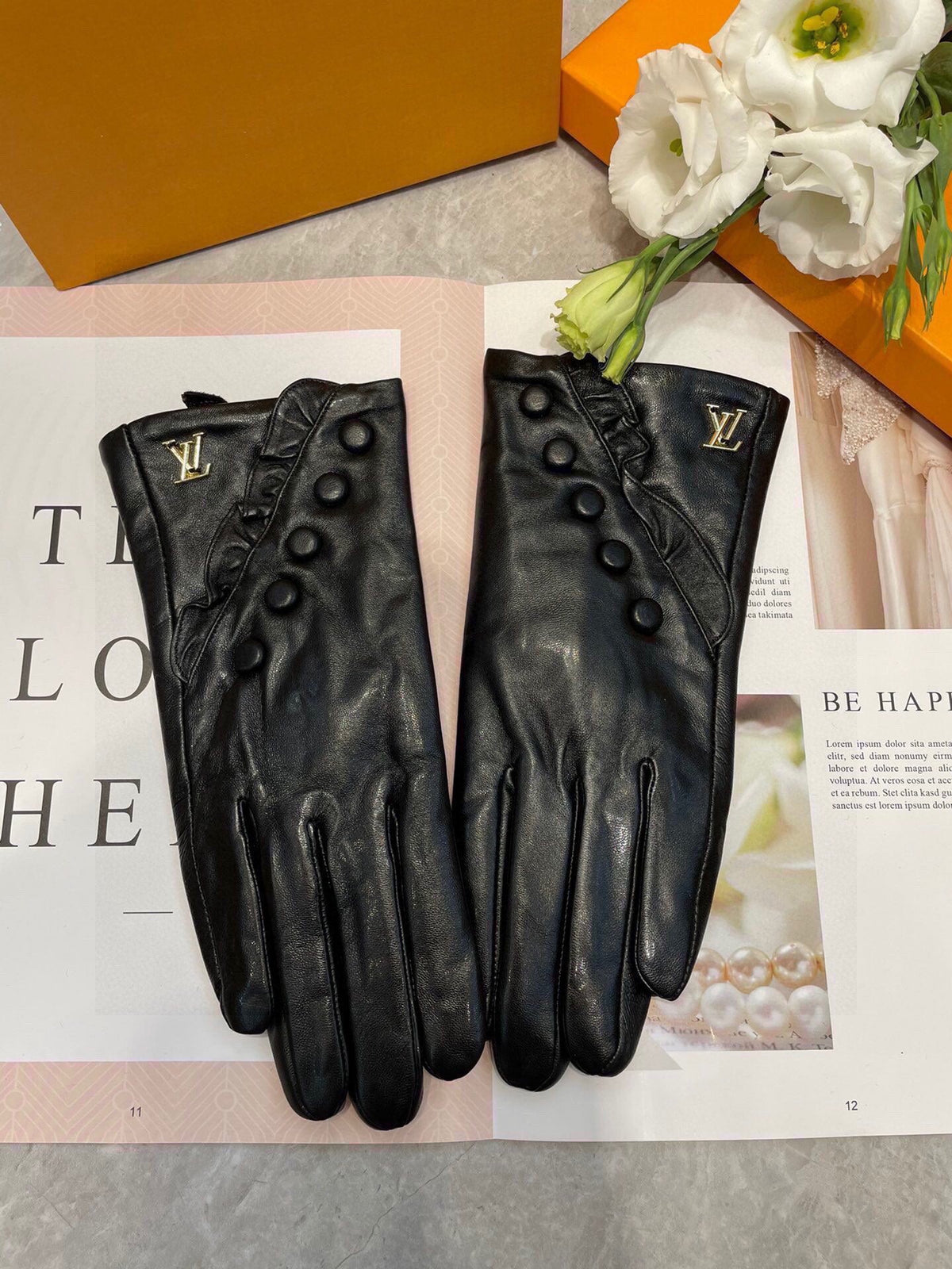 LV Gloves In Black Lambskin 480154