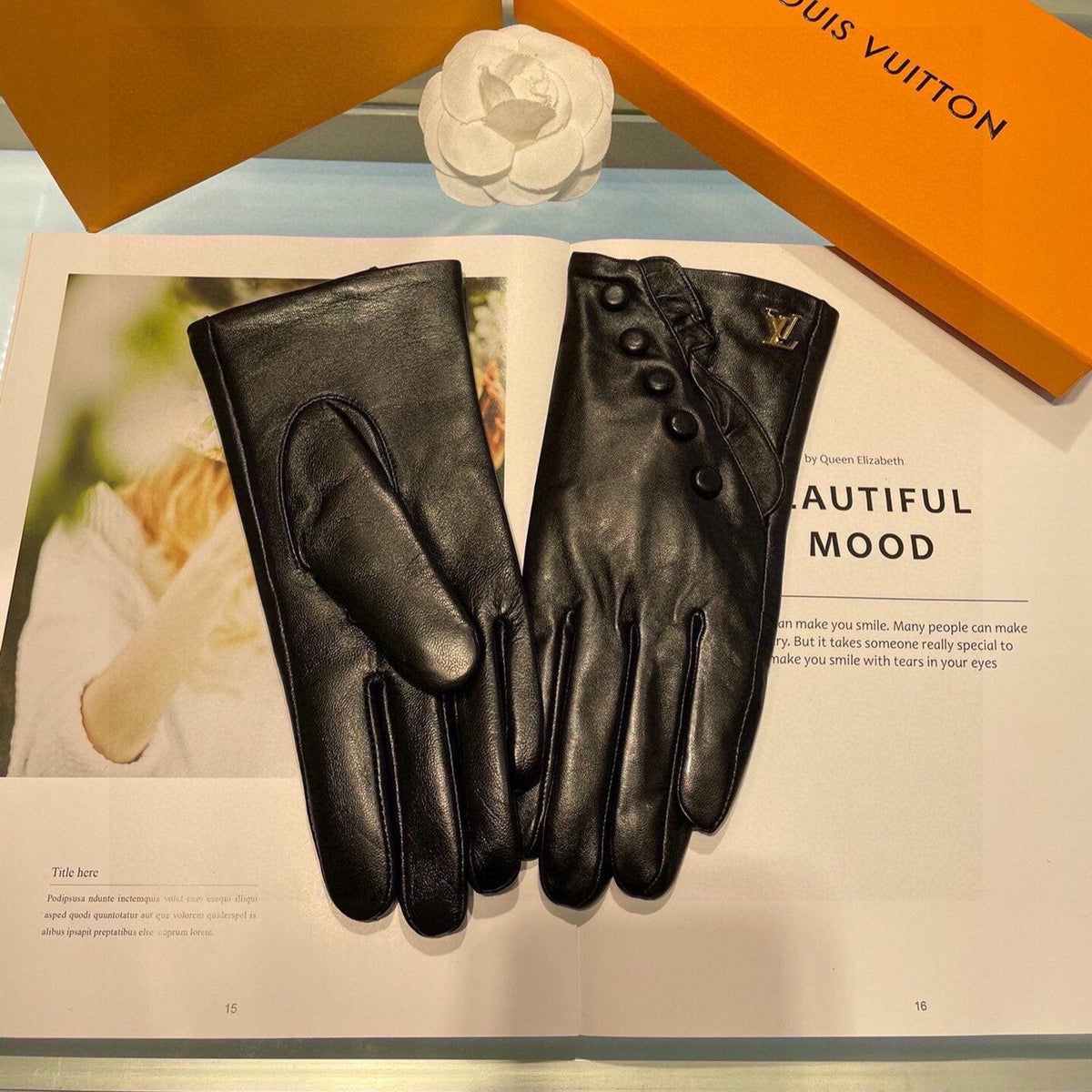LV Gloves In Black Lambskin 480154