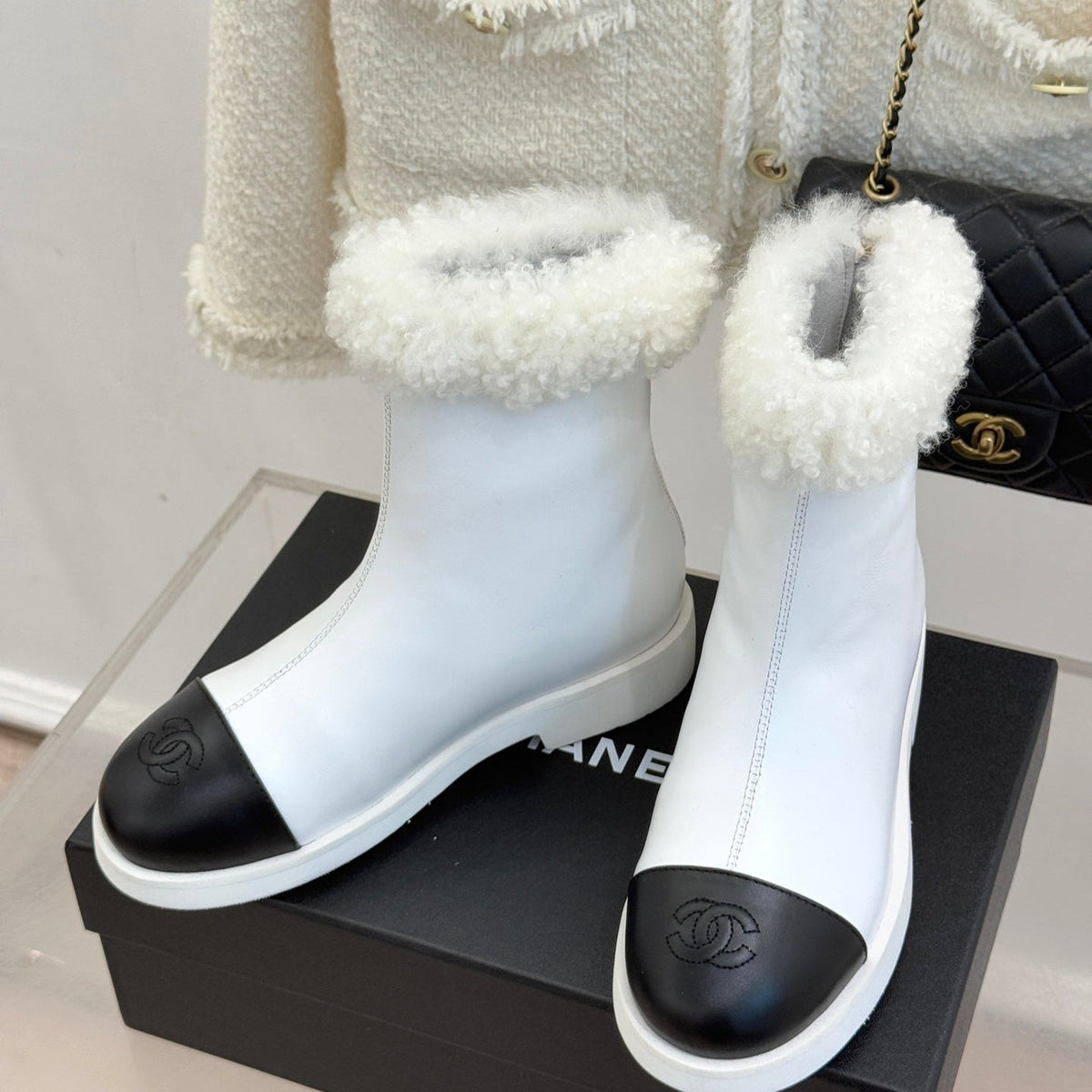 CC 25s Ankle Boots White Black Leather Wool 512070