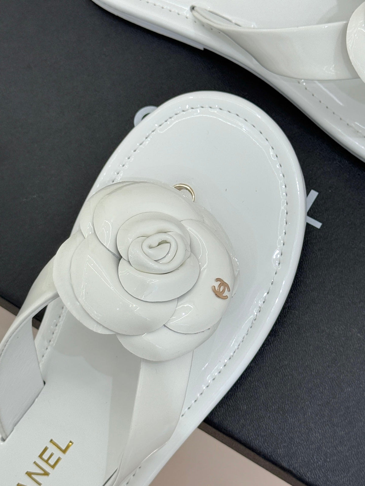 CC 26 Camellia Thong Sandal White Patent Leather 609990