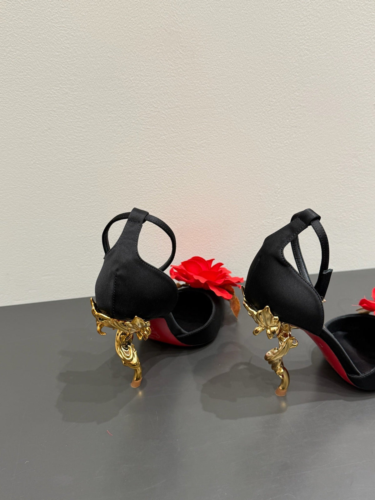 CC 25 Flower Rose Pumps Black Silk 337164