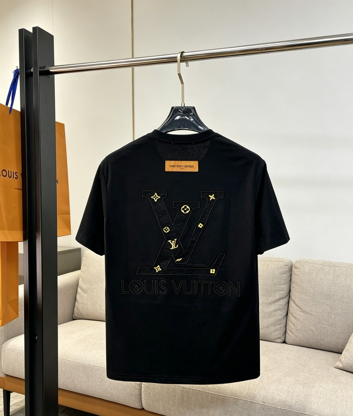 LV 2026 Men Short-sleeved T-shirt Black Yellow Cotton 303315