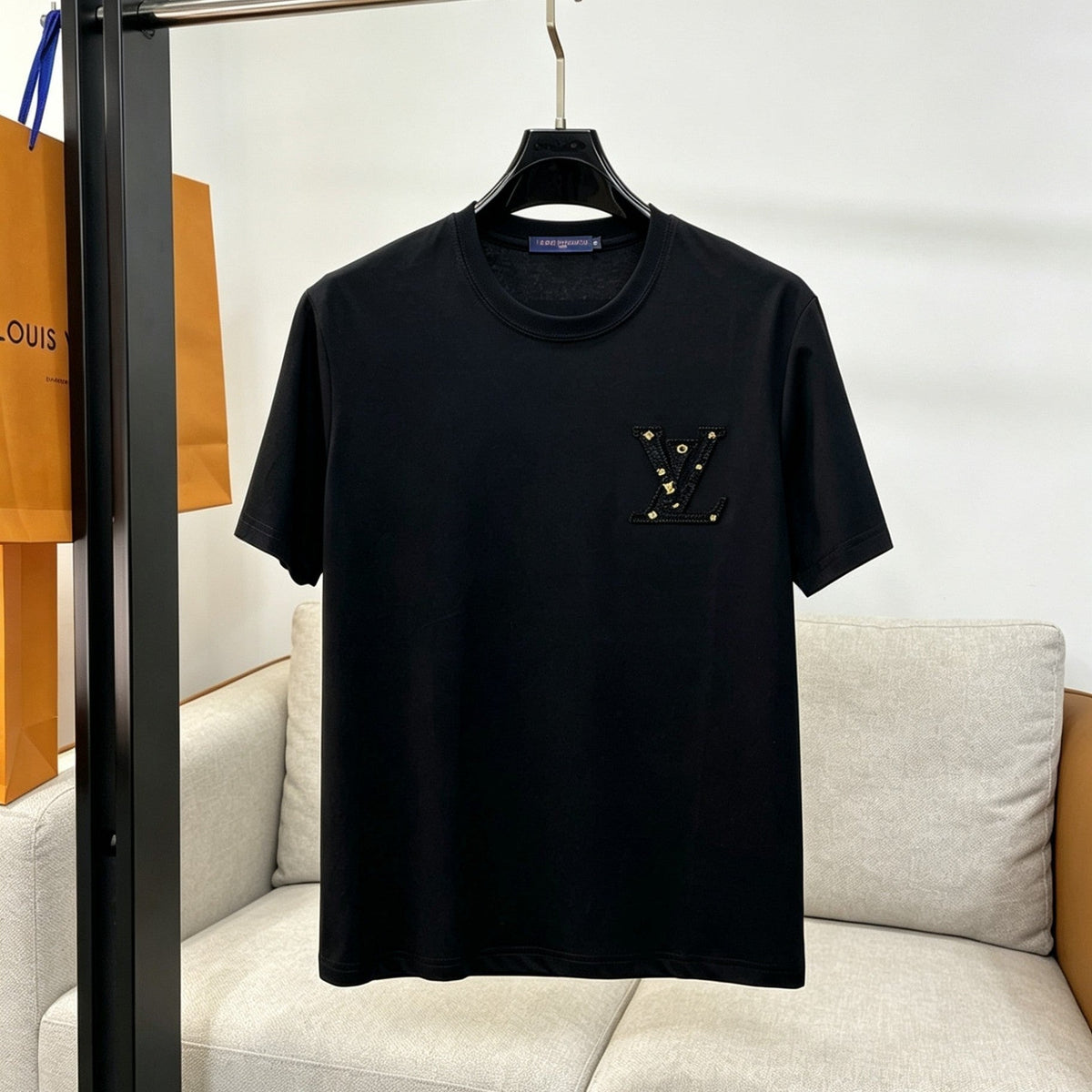 LV 2026 Men Short-sleeved T-shirt Black Yellow Cotton 303315