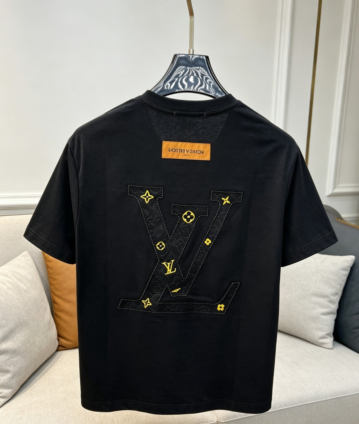 LV 2026 Men Short-sleeved T-shirt Black Yellow Cotton 303315