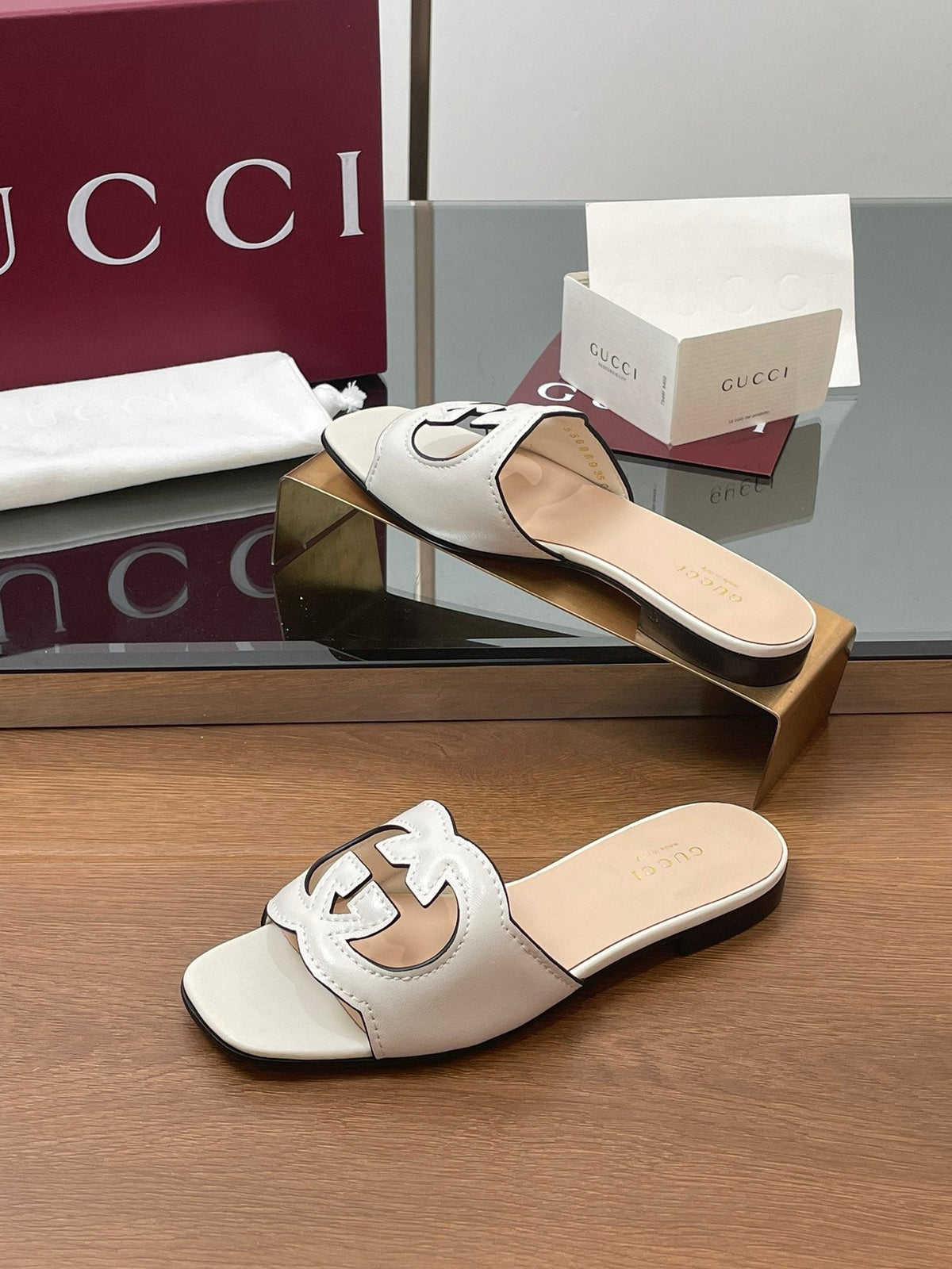Gucci 2026 Women's Slide Sandal With Interlocking G Leather 765476