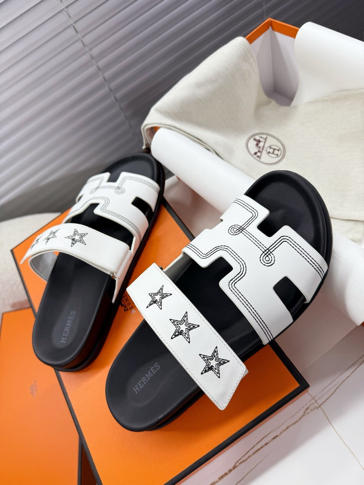 HM Chypre Sandal White Pattern Cowhide 205494
