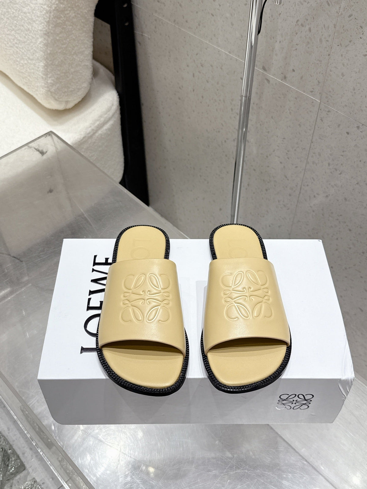 Loewe 25 flat slippers beige calfskin