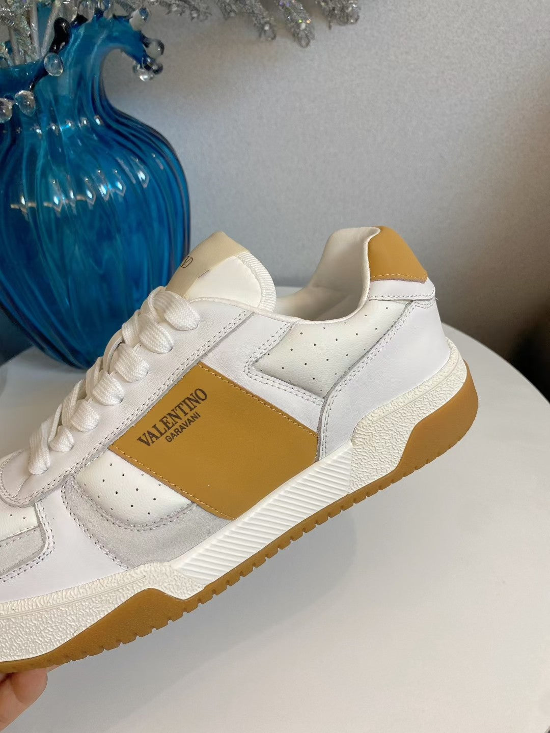 VT 25S  Casual Sneakers White Tan Cowhide 563096
