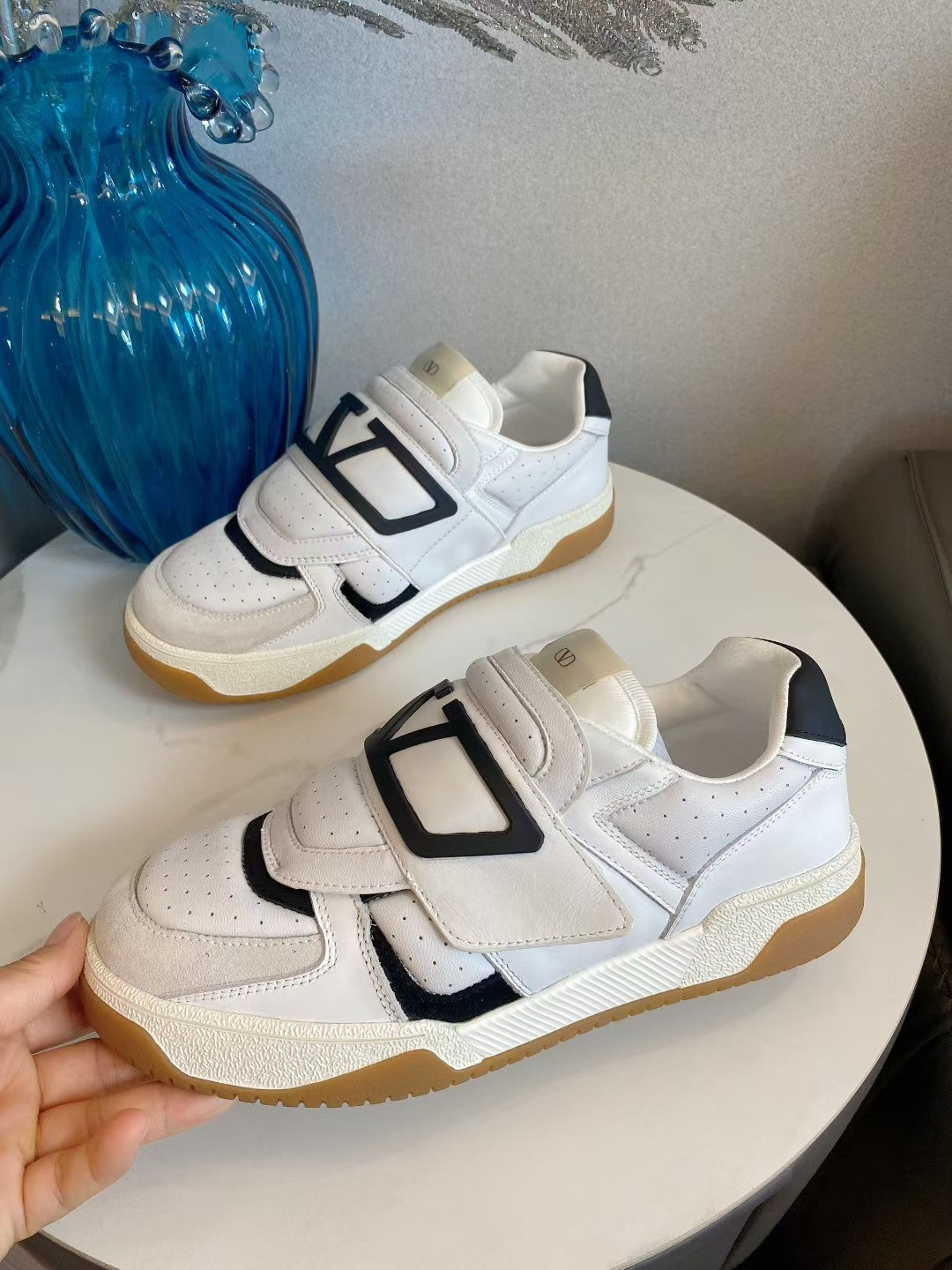 VT 25S Couple Sneakers White Black Calfskin Suede 563099