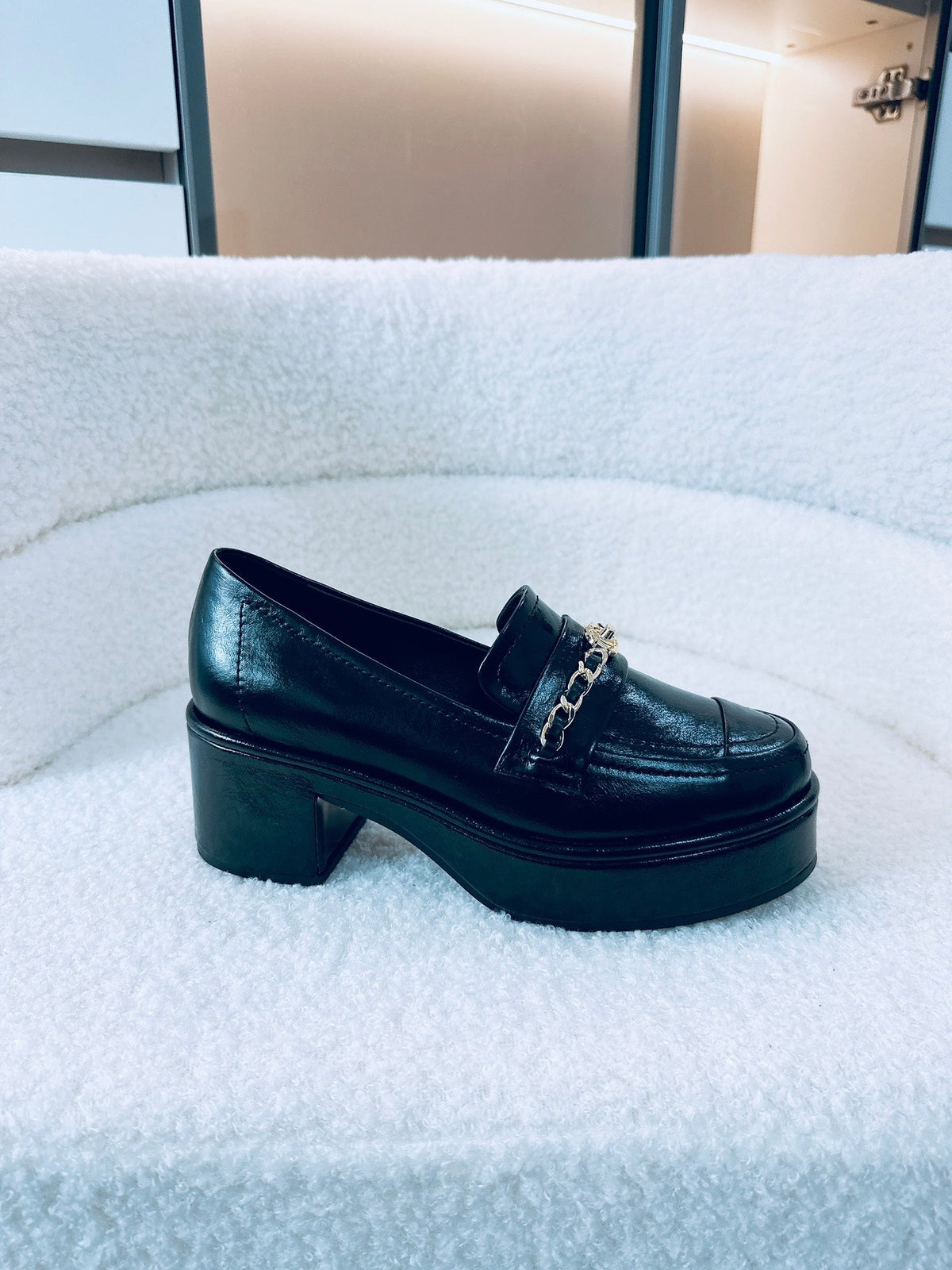 CC Moccasins 55mm In Black Glossy Lambskin With Chain 144477
