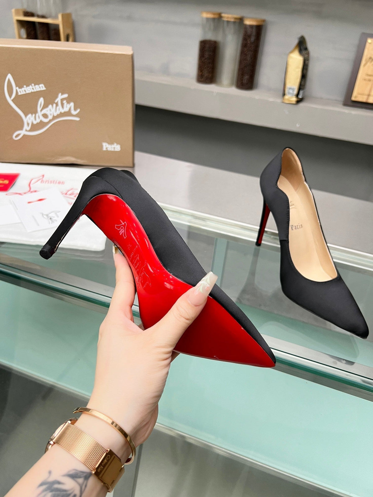 CL Hot Chick Pumps 100mm Crepe Satin Black