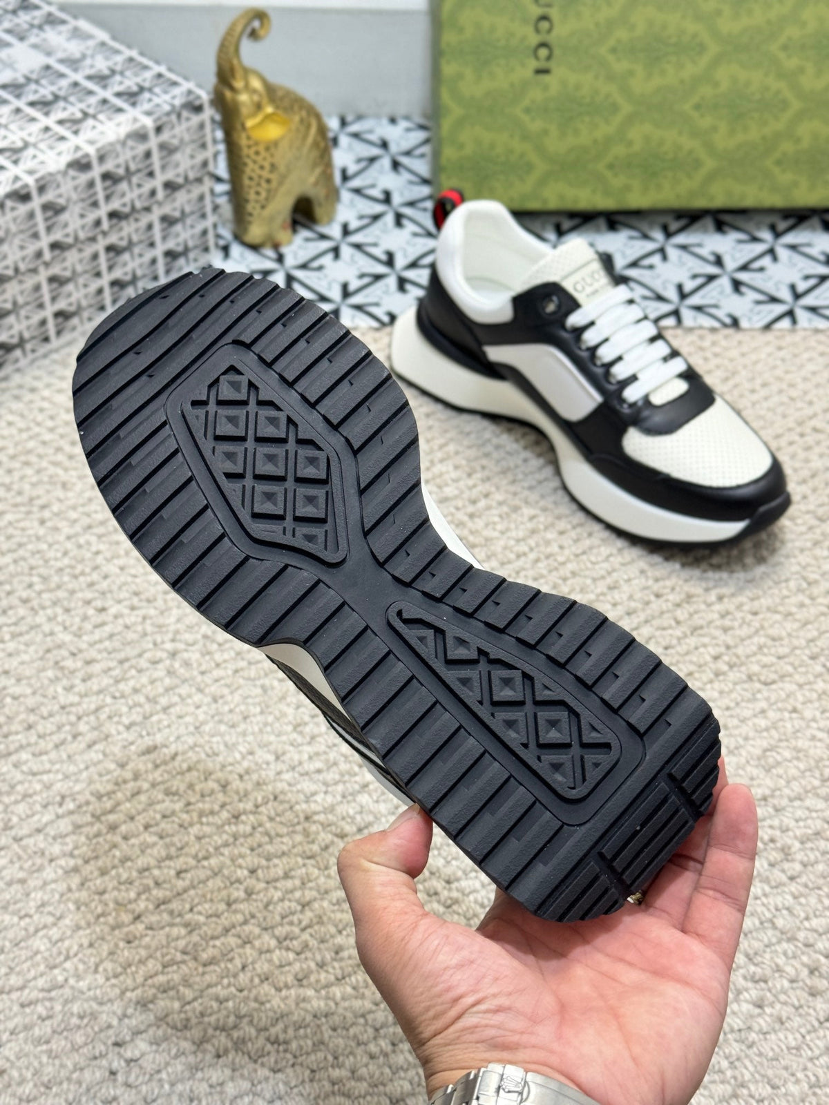GG Men's Sneaker Black White Sheepskin 524704