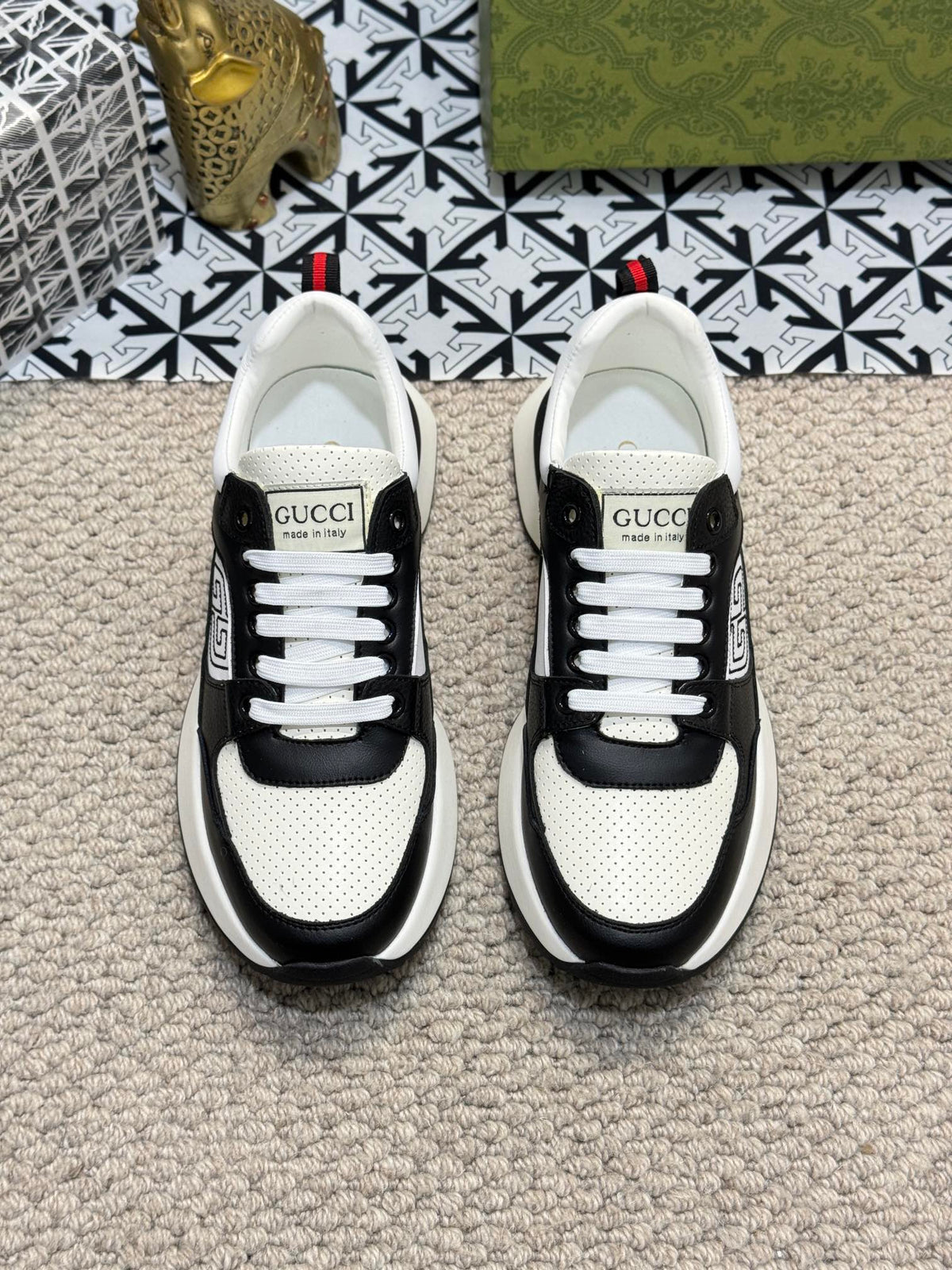 GG Men's Sneaker Black White Sheepskin 524704