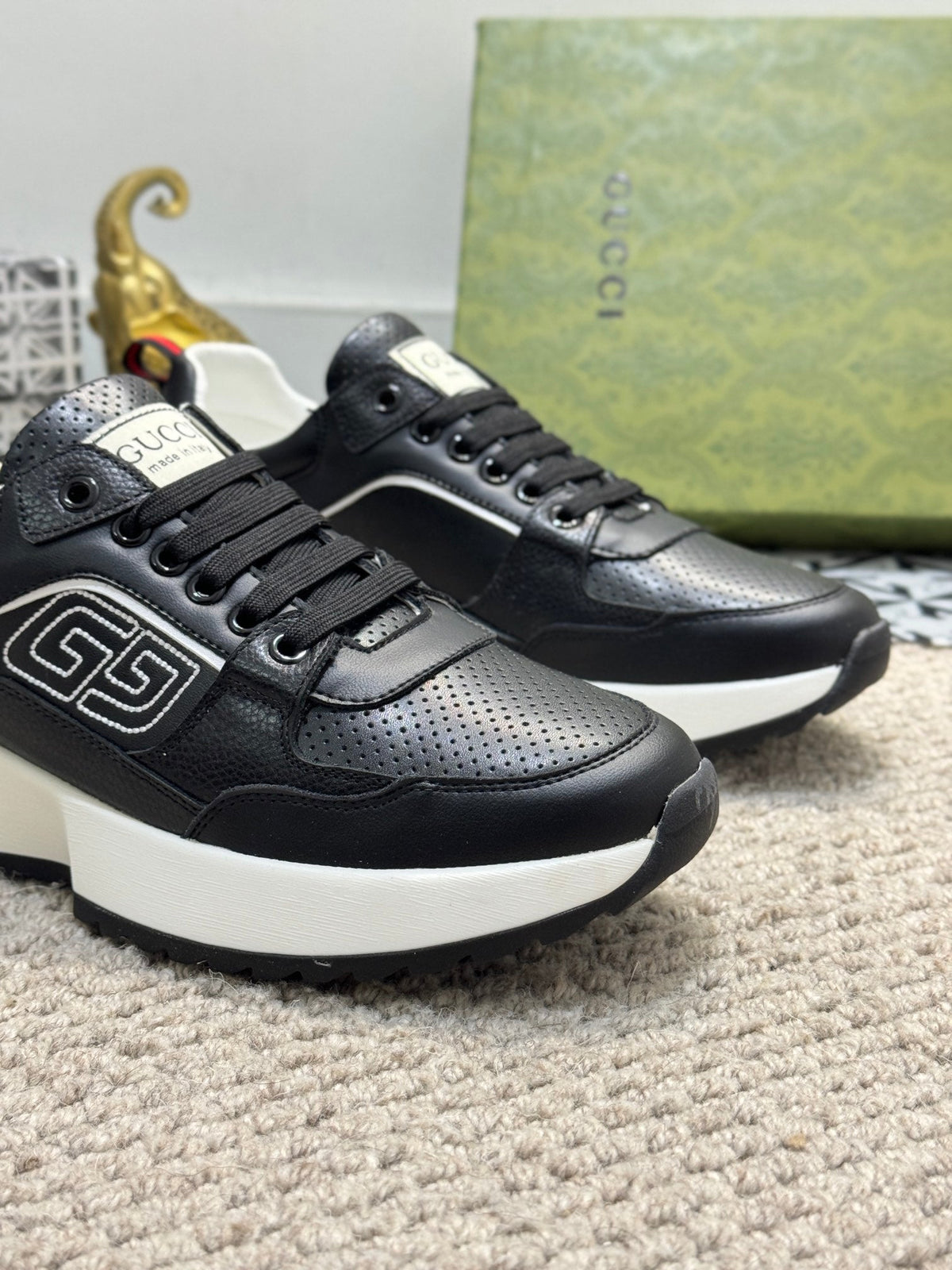 GG Men's Sneaker Black Sheepskin 524703