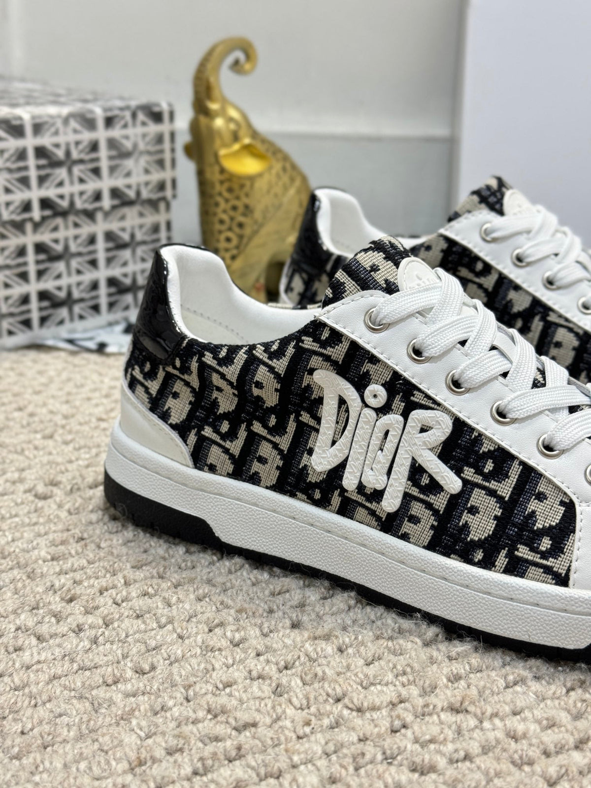 CD CASUAL SNEAKER WHITE AND BLACK CALFSKIN