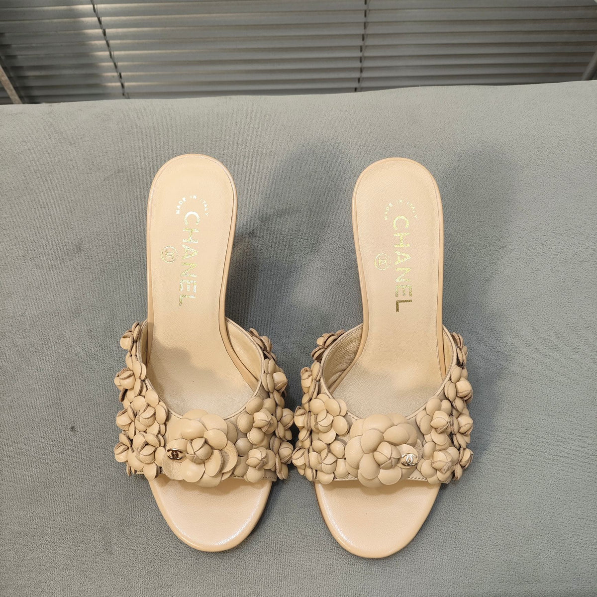 mule sandal 80 beige calfskin flower