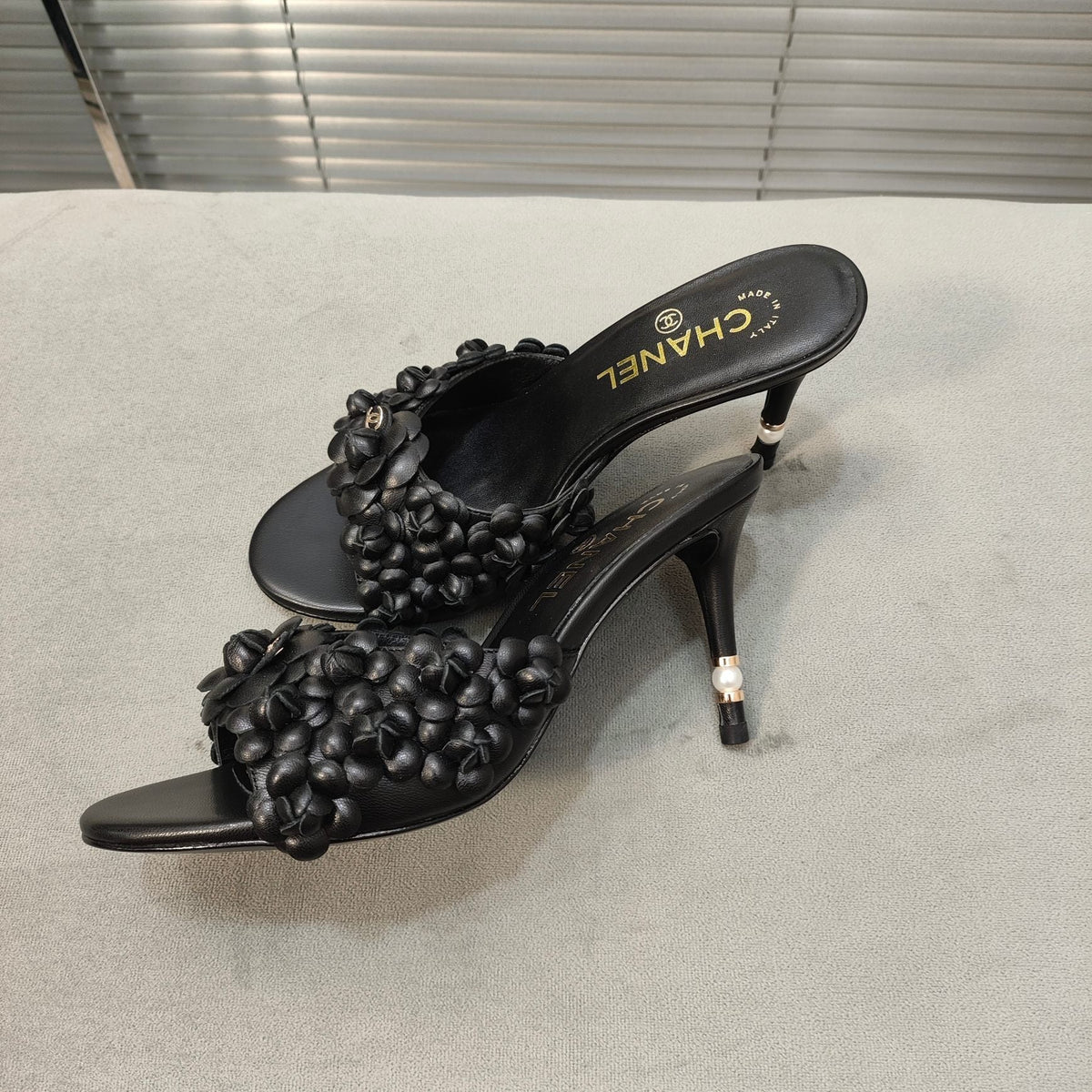 mule sandal 80 black calfskin flower