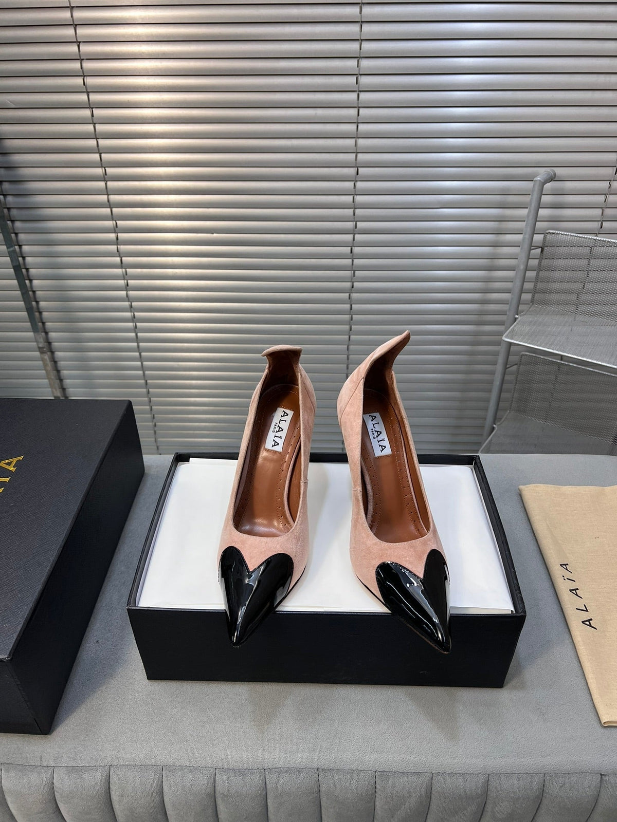 ALAIA HIGH PUMPS 10CM IN ALMOND BEIGE SUEDE MIX BLACK CALFSKIN