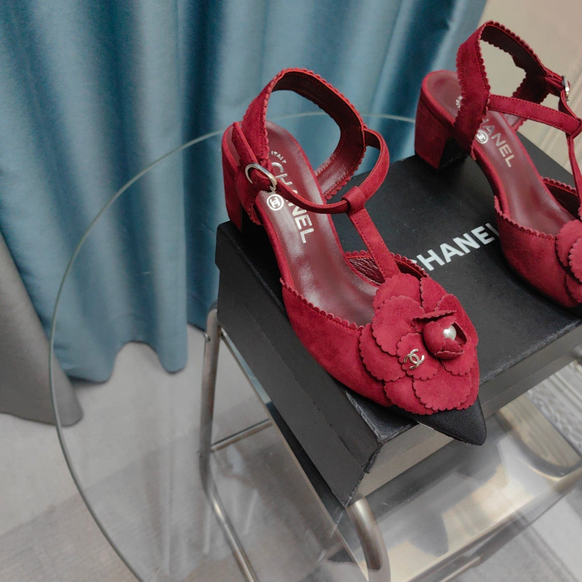 CC CAMELLIA SANDAL IN CHERRY RED SUEDE AND BLACK CALFSKIN WITH FLOWER