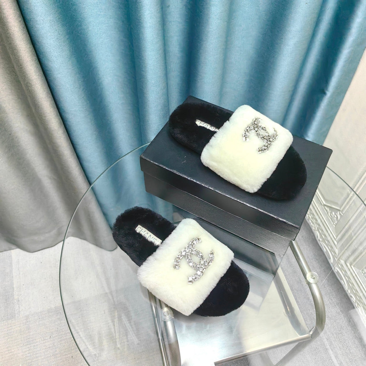 CC Slippers White Mix Black With Logo Fleece