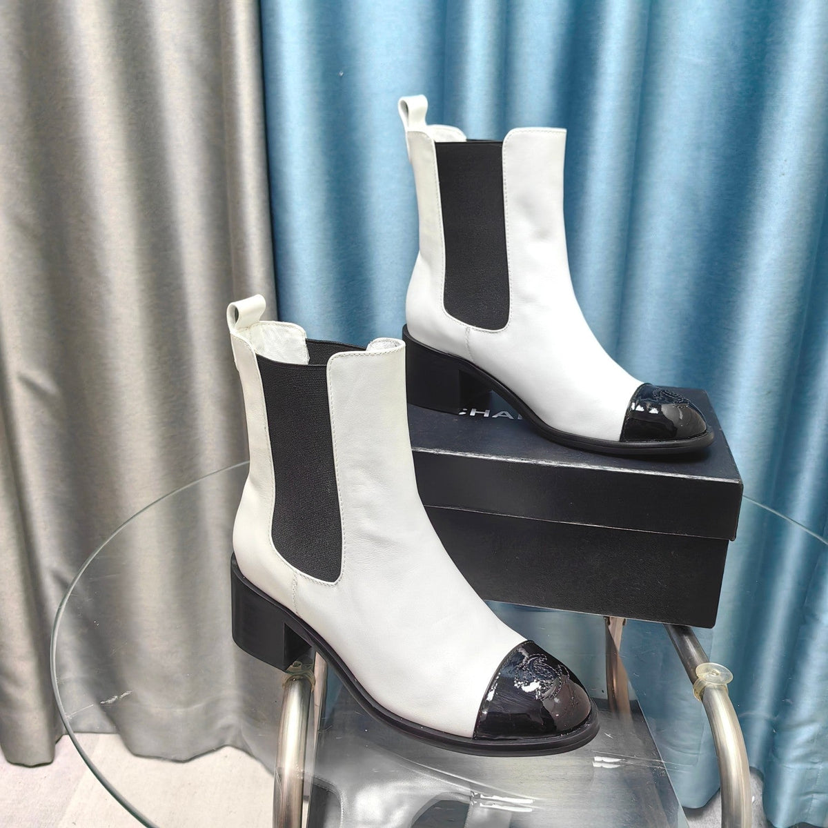 CC Chelsea Ankle Boots White Calfskin