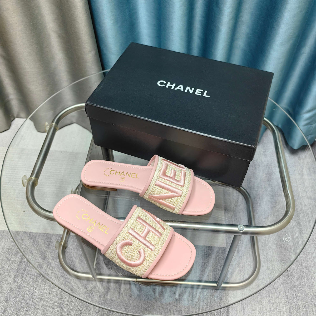 CC 25 Mule Raffia Large Logo