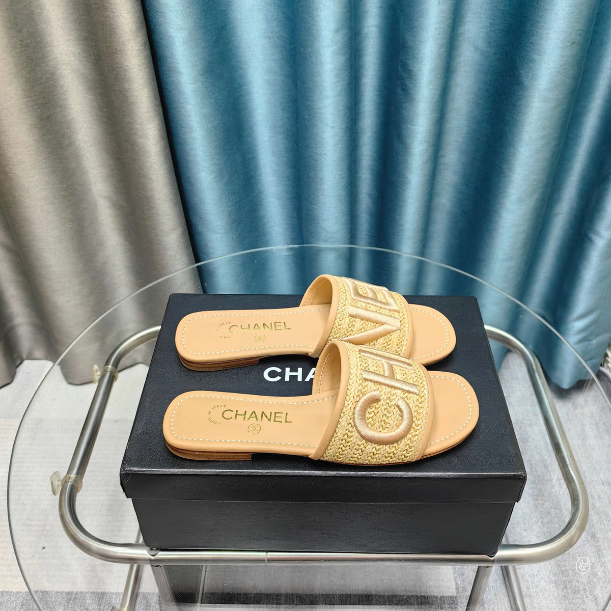 CC 25 Mule Raffia Large Logo