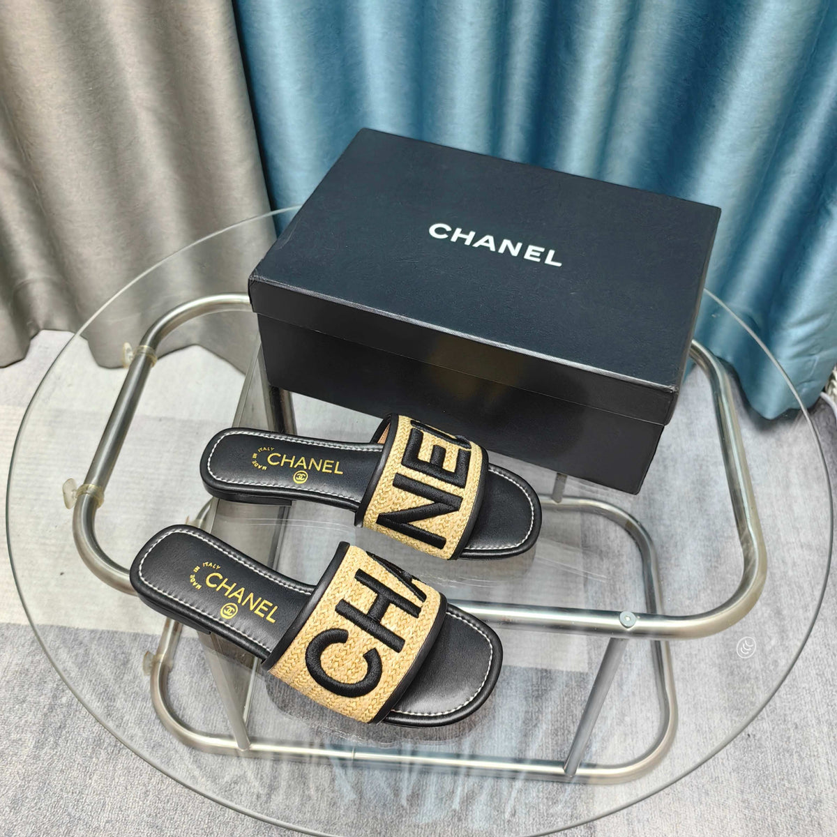 CC 25 Mule Raffia Large Logo