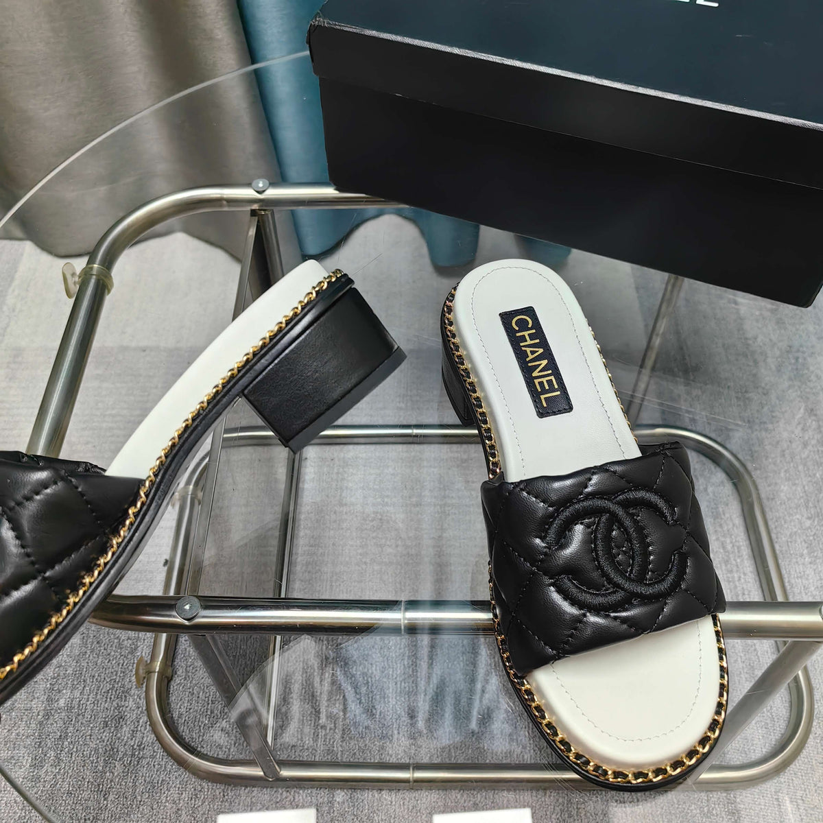 CC 25 Sandal 5cm Quilted Calfskin Leather Chain