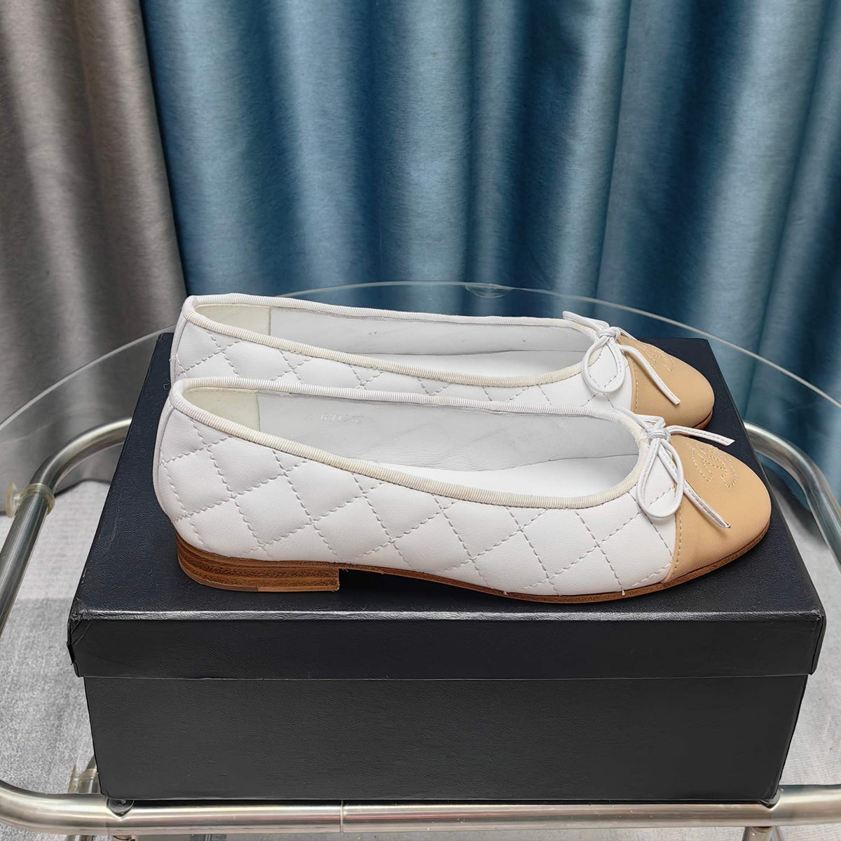 CC 25P Ballet Flat White Beige Quilted Calfskin