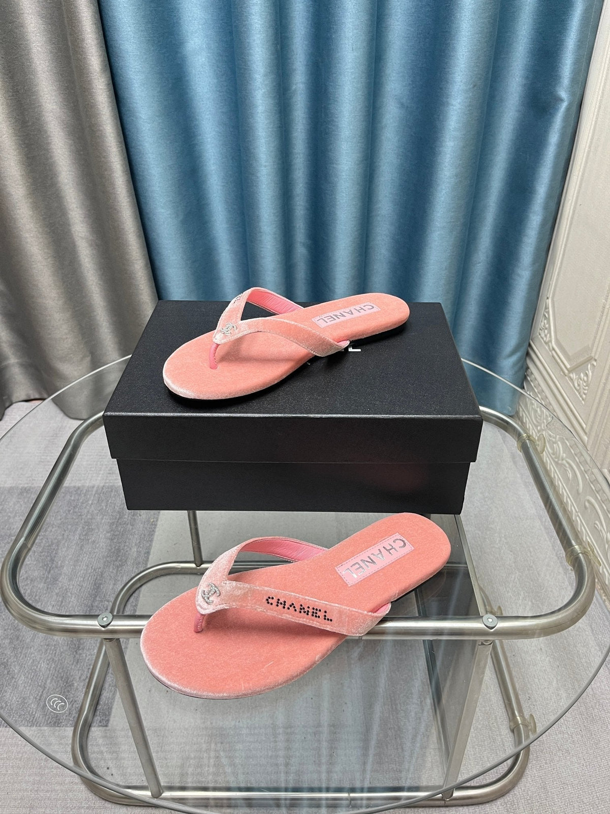 CC 25 Thong Sandal Pink Velvet Diamond